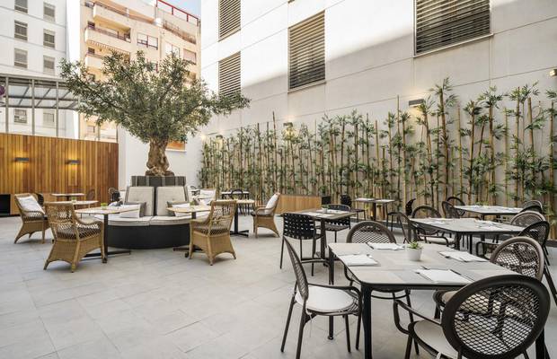 Terraza restaurante Hotel ILUNION Málaga Málaga