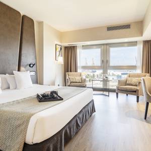 Habitación doble vista puerto Hotel ILUNION Málaga