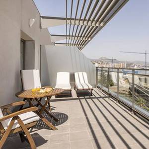 Junior suite vista puerto Hotel ILUNION Málaga
