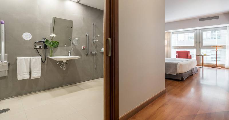 Habitación accesible ilunion málaga Hotel ILUNION Málaga